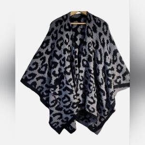 West Loop Black and Gray Leopard Print Poncho